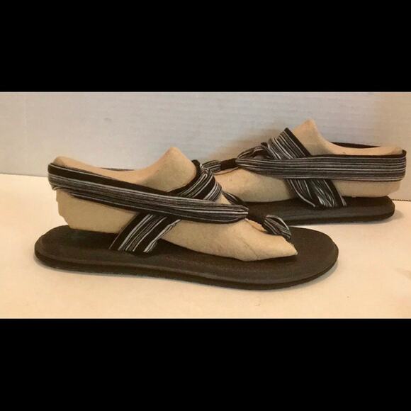 ********JUST REDUCED********SANUK Yoga MAT SUPER COMFY SANDAL BLACK GRAY 10 - Picture 2 of 8